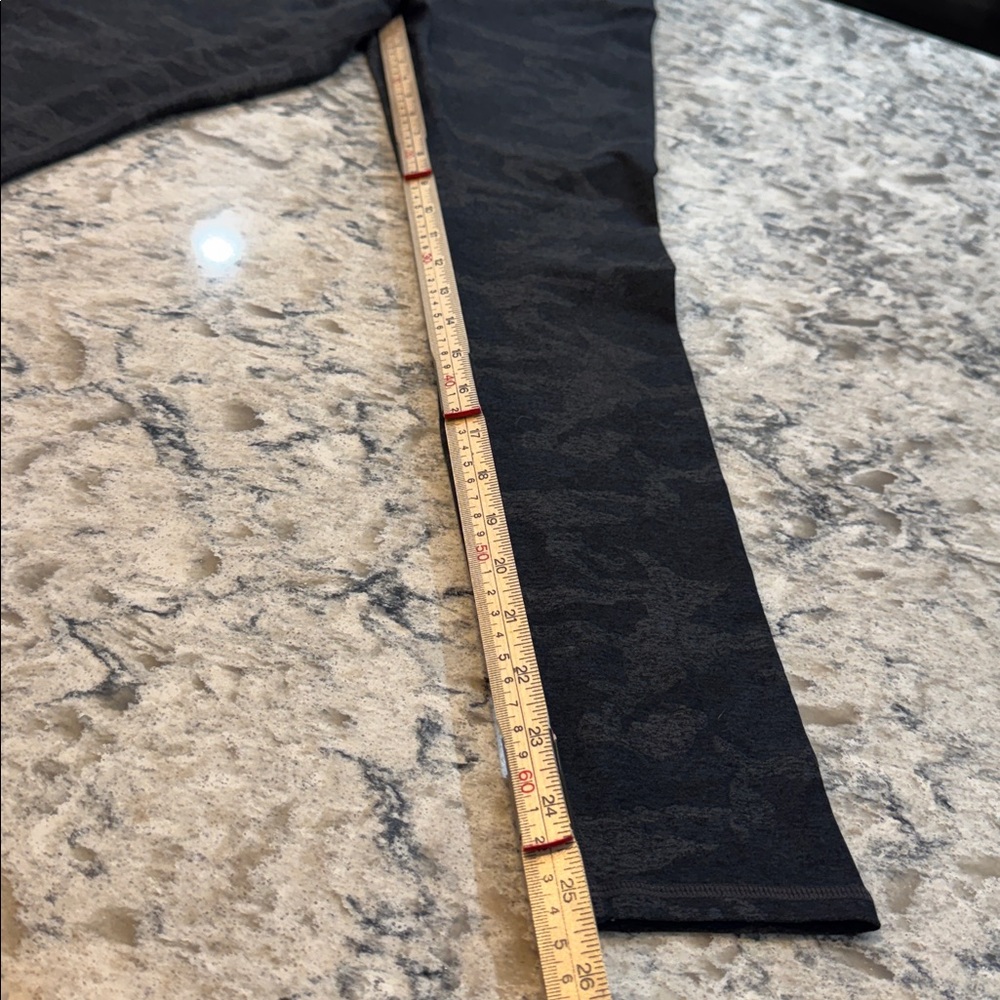By Vuori Clean Elevation Camo High Rise Leggings Black Gray XS - Picture 9 of 15